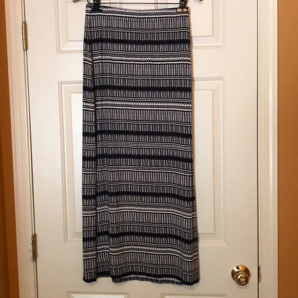 🎉moving sale🎉 LOFT tribal print knit maxi skirt XS - Picture 2 of 7